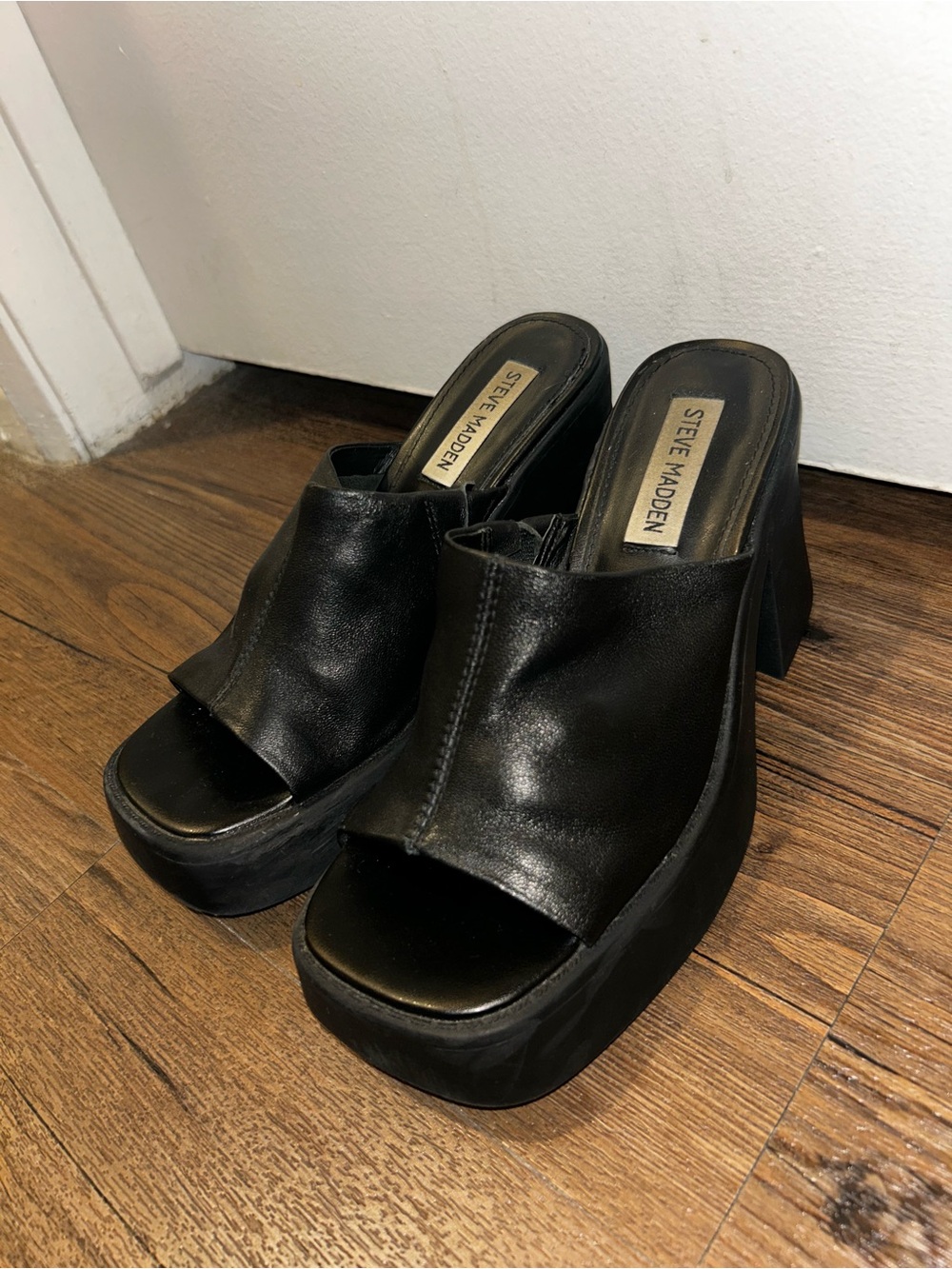 Steve Madden Black Leather Platform Slide Mules - Picture 2 of 3